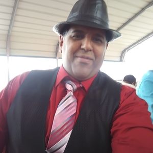 Meet your Posher, Elias